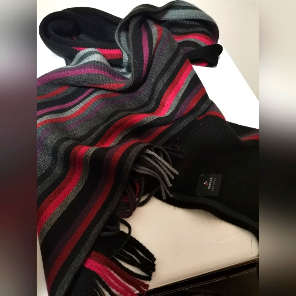 V. FRAAS Scarf